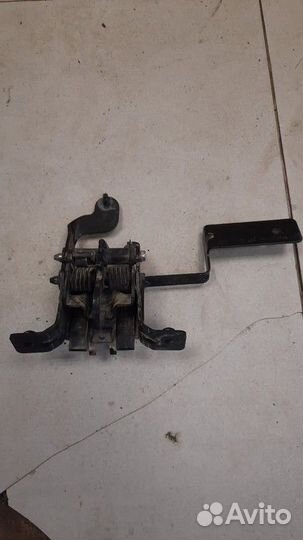 Ограничитель двери правой расппошной Ford Transit