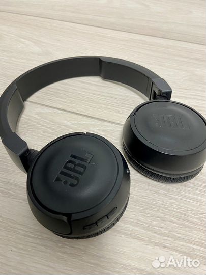 Беспроводные наушники JBL