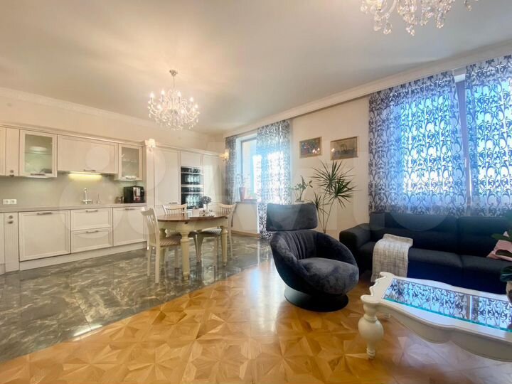 3-к. квартира, 130 м², 8/10 эт.