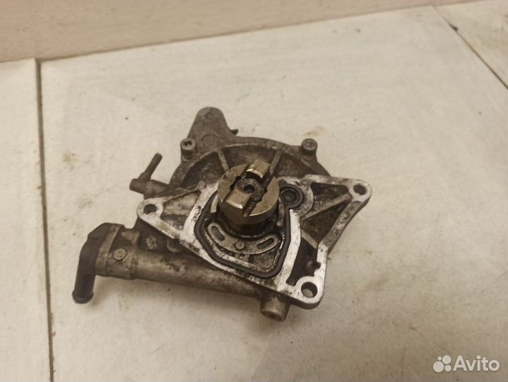 Вакуумный насос двигателя