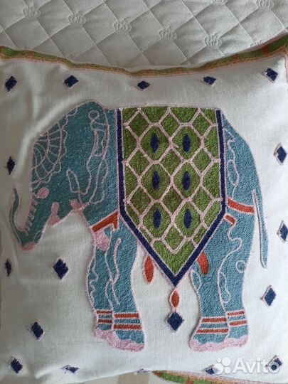 Наволочка декоративная с вышивкой