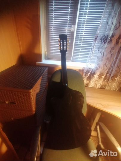 Акустическая гитара