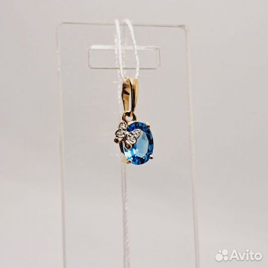 Золотая подвеска с камнем