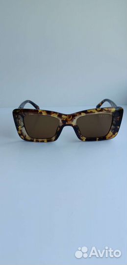 Солнцезащитные очки prada