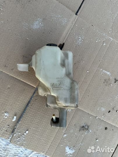 Расширительный бачок Nissan Serena C25