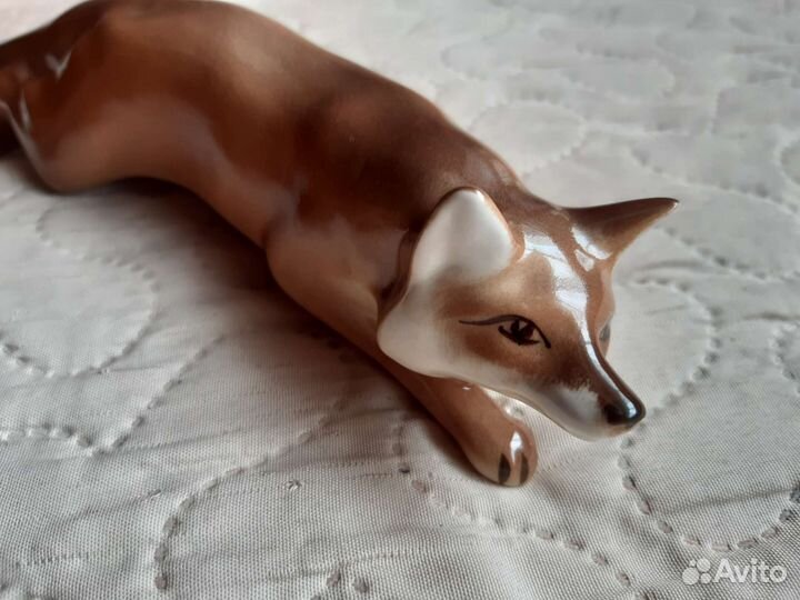 Ифз Фарфоровая статуэтка Лиса крадущаяся