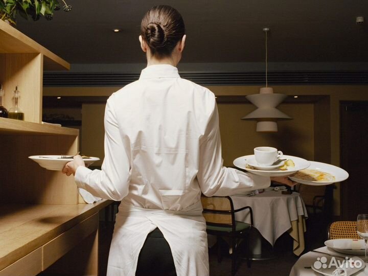 Официант (с проживанием)