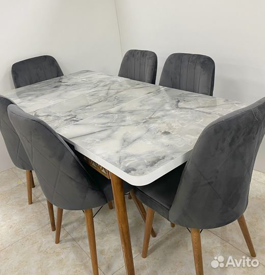 Кухонный стол и стулья новые