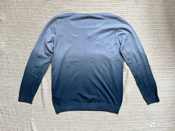 Голубой джемпер с вышивкой сакуры 