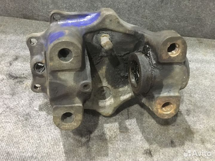 Кулак поворотный передний Мерседес Актрос W932