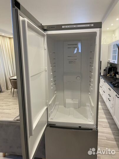 Холодильник Bosch KGN 39NL13R