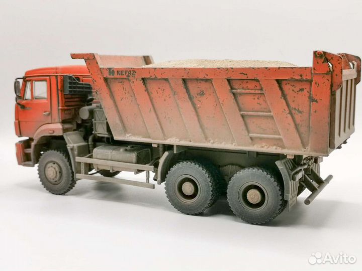 Коллекционная модель самосвала камаз-6522