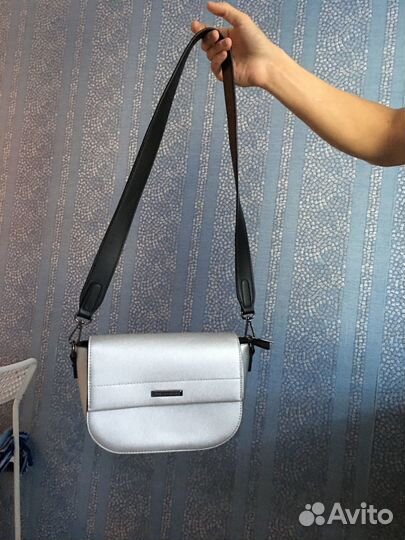 Продажа дамских сумок 2 шт- разные, см фото