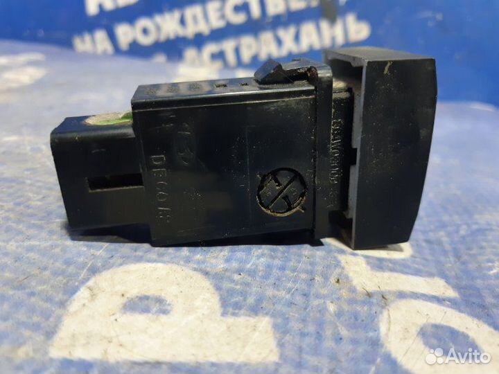 Кнопка обогрева переднего стекла Kia Sorento 1