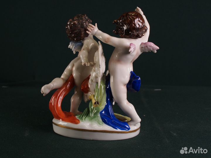 Фарфоровая статуэтка 