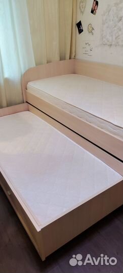 Кровать с двумя спальными местами и матрасом бу