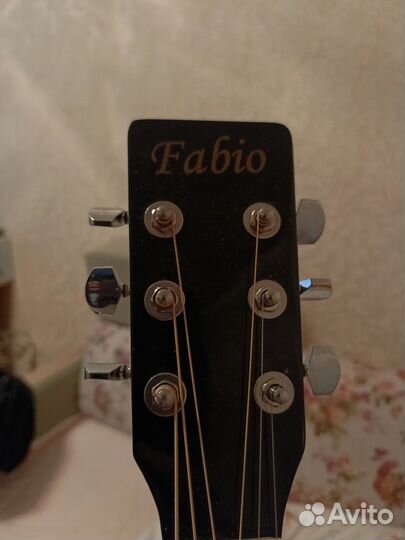 Акустическая гитара