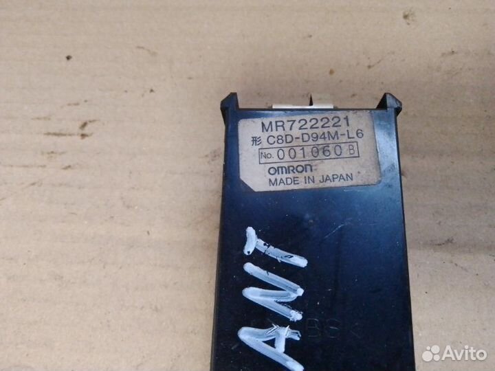 Блок управления стеклоподъемниками передний левый