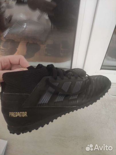 Футбольные бутсы adidas predator