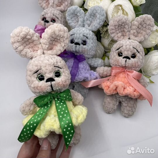 Вязаная игрушка зайчик, ручная работа