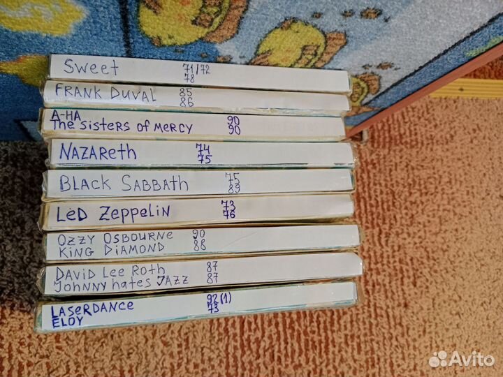 Девять катушек 18 с записью для магнитофона