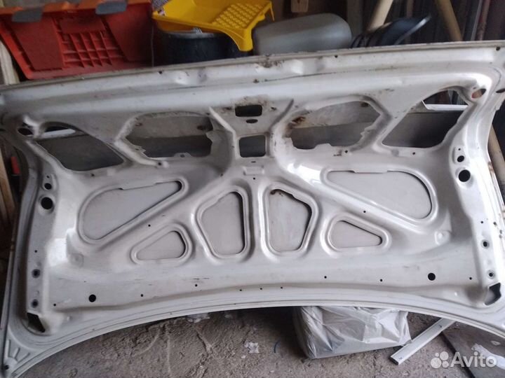 Крышка багажника carina e