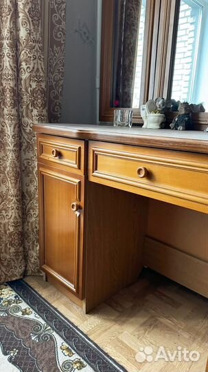 Набор мебели из дерева