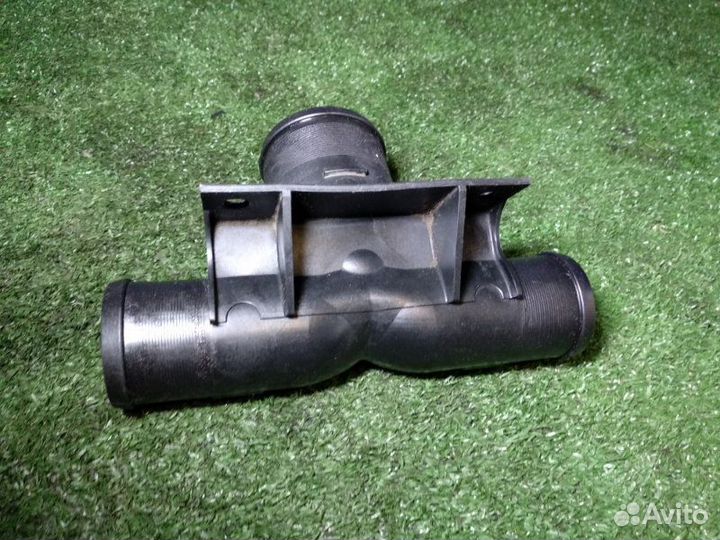 Тройник системы охлаждения Land Rover Range Rover