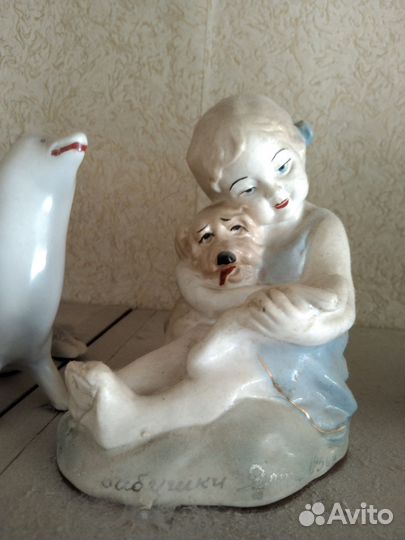 Девочка с собакой статуэтка