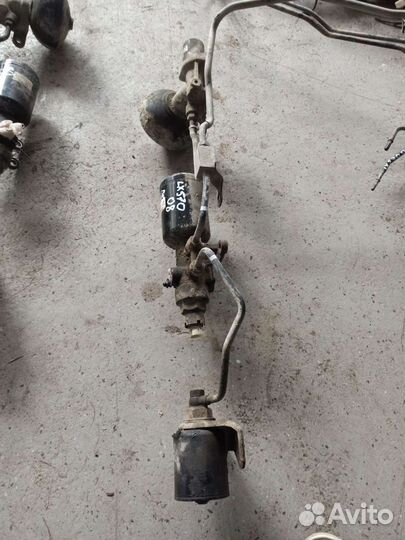 Цилиндр управления гидроподвеской левый Lexus LX57