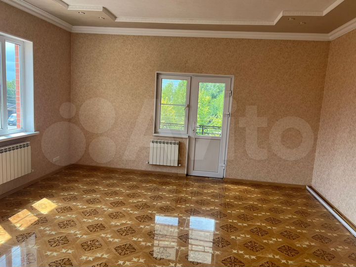 Дом 410 м² на участке 10 сот.