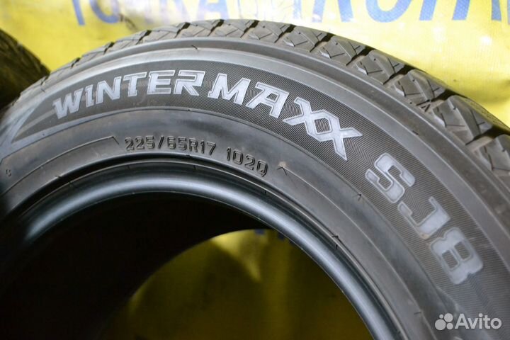 Dunlop Winter Maxx SJ8 225/65 R17