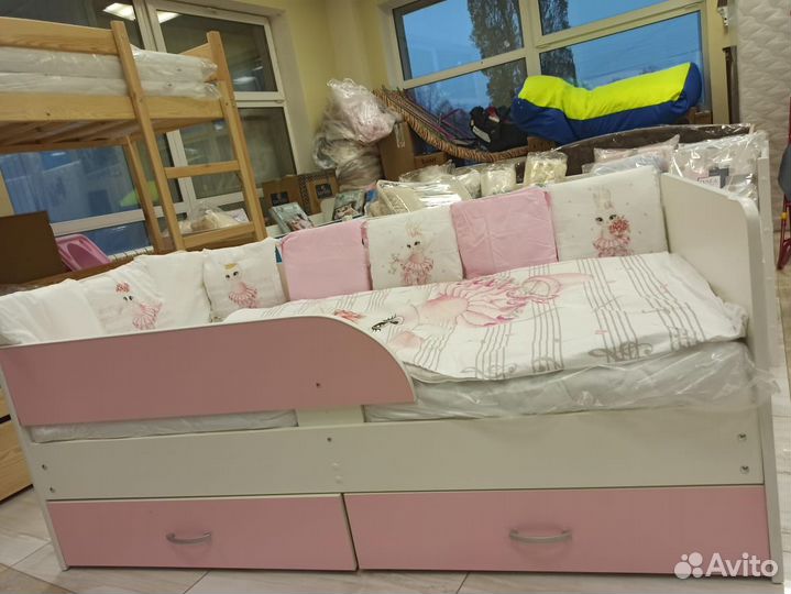 Кровать Сказка с ящиками и бортиком ограничителем