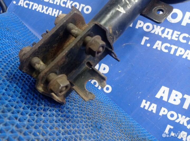 Передняя левая стойка амортизатора Opel Corsa D