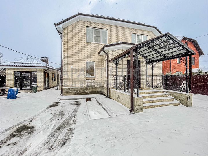 Коттедж 240 м² на участке 8,5 сот.