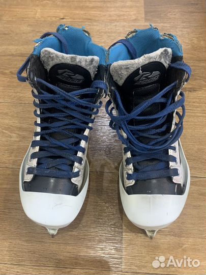 Хоккейные коньки вратаря