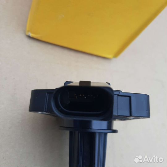 Датчик уровня масла. hella 6PR013680011