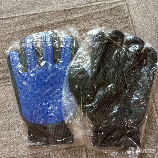 Перчатка для вычесывания шерсти