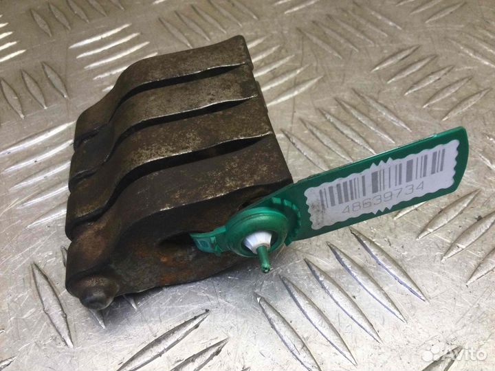 Скоба (кронштейн) крепления форсунки Ford Focus kk