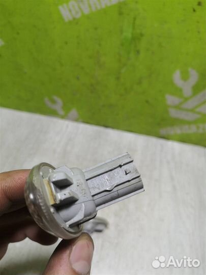 Повторитель на крыло белый Мазда 6