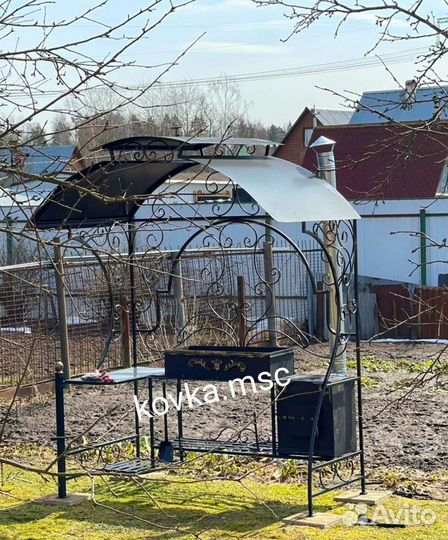 Мангал с крышей