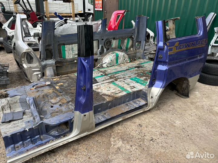 Крыло заднее левое Toyota Lite Ace/ Noah/Town Ace/ Noah