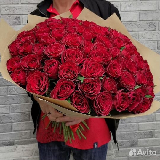 Роскошный букет из 75 роз