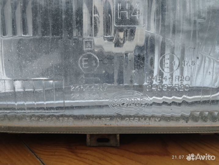 Audi 100 фара правая