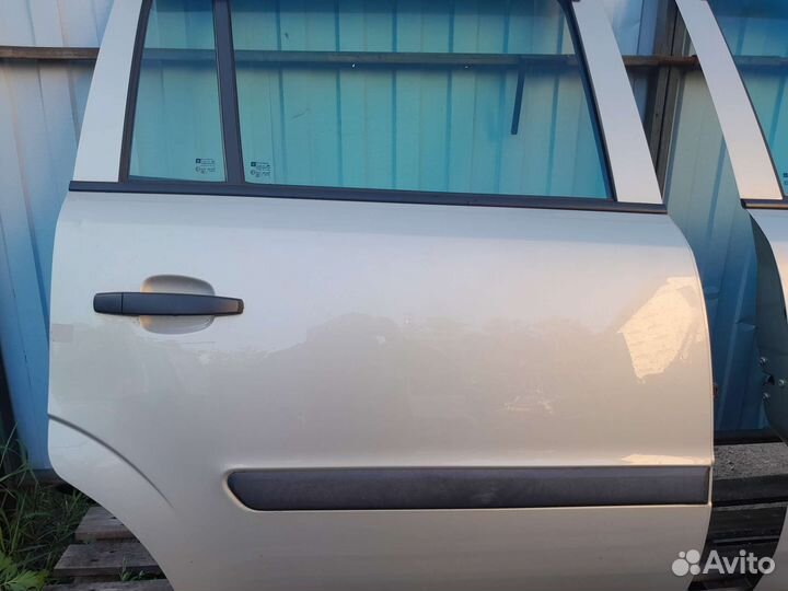 Задняя правая дверь Опель Зафира Б 2010 г рестайл