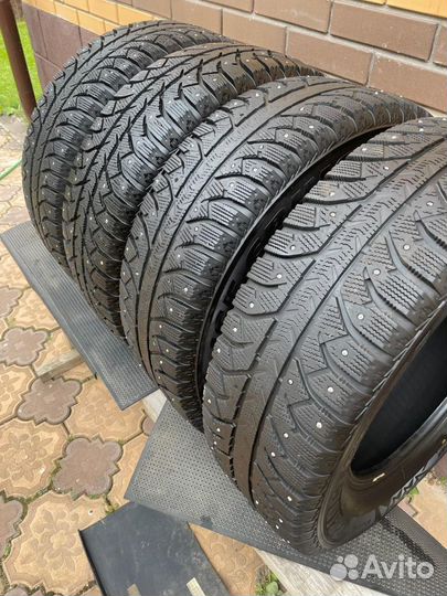 Bridgestone Ice Cruiser 7000 215/65 R16