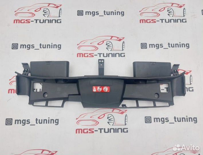 Кожух решетки радиатора на E-Class W212 13-16гг