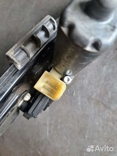 Стеклоподъемник задний левый на Mercedes W203