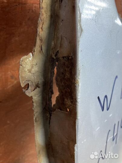 Крыло на Mercedes w124