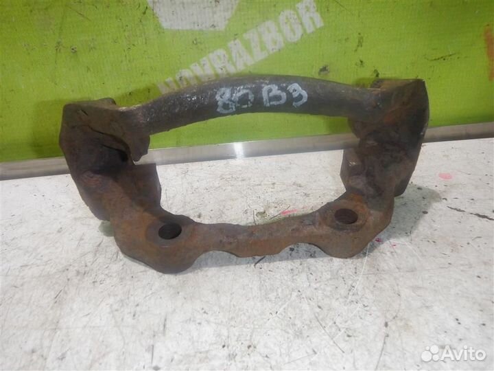 Скоба суппорта переднего Ауди 80 90 Б3